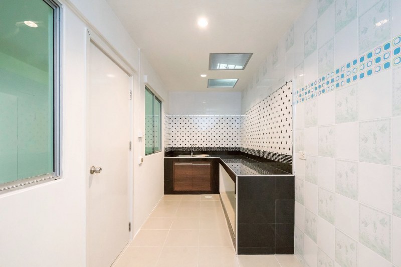 บ้านมือสองตกแต่งใหม่ ม.พฤกษาวิลล์ 63/1 นครอินทร์-พระราม5 เนื้อที่ 18.7 ตร.ว. ฟังก์ชั่น 3 ห้องนอน 2 ห้องน้ำ บนทำเลโซนเมือง! เดินทางสะดวกด้วยถนนสายหลัก (นครอินทร์)  พร้อมเชื่อมสู่หลายเส้นทางหลักได้อย่างรวดเร็ว เพียง 8 นาที ถึงวงเวียนพระราม 5