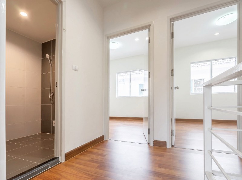 บ้านมือสองตกแต่งใหม่ ม.พฤกษาวิลล์ 63/1 นครอินทร์-พระราม5 เนื้อที่ 18.7 ตร.ว. ฟังก์ชั่น 3 ห้องนอน 2 ห้องน้ำ บนทำเลโซนเมือง! เดินทางสะดวกด้วยถนนสายหลัก (นครอินทร์)  พร้อมเชื่อมสู่หลายเส้นทางหลักได้อย่างรวดเร็ว เพียง 8 นาที ถึงวงเวียนพระราม 5