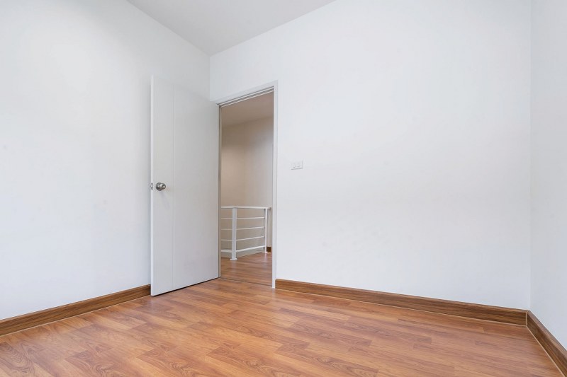 บ้านมือสองตกแต่งใหม่ ม.พฤกษาวิลล์ 63/1 นครอินทร์-พระราม5 เนื้อที่ 18.7 ตร.ว. ฟังก์ชั่น 3 ห้องนอน 2 ห้องน้ำ บนทำเลโซนเมือง! เดินทางสะดวกด้วยถนนสายหลัก (นครอินทร์)  พร้อมเชื่อมสู่หลายเส้นทางหลักได้อย่างรวดเร็ว เพียง 8 นาที ถึงวงเวียนพระราม 5