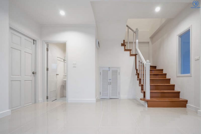 บ้านมือสองตกแต่งใหม่ ห้องมุม! ม.ทิพย์พิมานการ์เด้น ถนนกาญจนาภิเษก (หน้ากว้าง 6 เมตร) เนื้อที่ 28.4 ตร.ว. จัดเต็มให้ครบทุกฟังก์ชั่น 3 ห้องนอน 2 ห้องน้ำ มีบิ้วอินท์ครัวเคาน์เตอร์ บนสุดยอดทำเล! เดินทางสะดวกเข้า-ออกได้ 2 เส้นทางหลัก ได้แก่ ซอยวัดลาดปลาดุก , บ้านกล้วย-ไทรน้อย ใกล้เซ็นทรัลเวสต์เกต และรถไฟฟ้าสถานี "คลองบางไผ่"