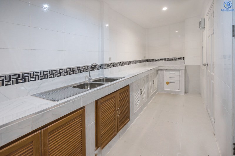 บ้านมือสองตกแต่งใหม่ ห้องมุม! ม.ทิพย์พิมานการ์เด้น ถนนกาญจนาภิเษก (หน้ากว้าง 6 เมตร) เนื้อที่ 28.4 ตร.ว. จัดเต็มให้ครบทุกฟังก์ชั่น 3 ห้องนอน 2 ห้องน้ำ มีบิ้วอินท์ครัวเคาน์เตอร์ บนสุดยอดทำเล! เดินทางสะดวกเข้า-ออกได้ 2 เส้นทางหลัก ได้แก่ ซอยวัดลาดปลาดุก , บ้านกล้วย-ไทรน้อย ใกล้เซ็นทรัลเวสต์เกต และรถไฟฟ้าสถานี "คลองบางไผ่"