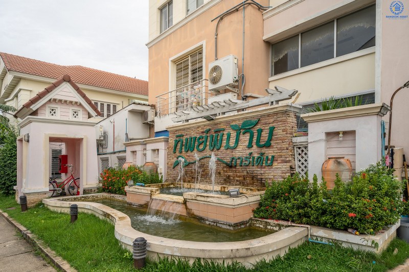 บ้านมือสองตกแต่งใหม่ ห้องมุม! ม.ทิพย์พิมานการ์เด้น ถนนกาญจนาภิเษก (หน้ากว้าง 6 เมตร) เนื้อที่ 28.4 ตร.ว. จัดเต็มให้ครบทุกฟังก์ชั่น 3 ห้องนอน 2 ห้องน้ำ มีบิ้วอินท์ครัวเคาน์เตอร์ บนสุดยอดทำเล! เดินทางสะดวกเข้า-ออกได้ 2 เส้นทางหลัก ได้แก่ ซอยวัดลาดปลาดุก , บ้านกล้วย-ไทรน้อย ใกล้เซ็นทรัลเวสต์เกต และรถไฟฟ้าสถานี "คลองบางไผ่"