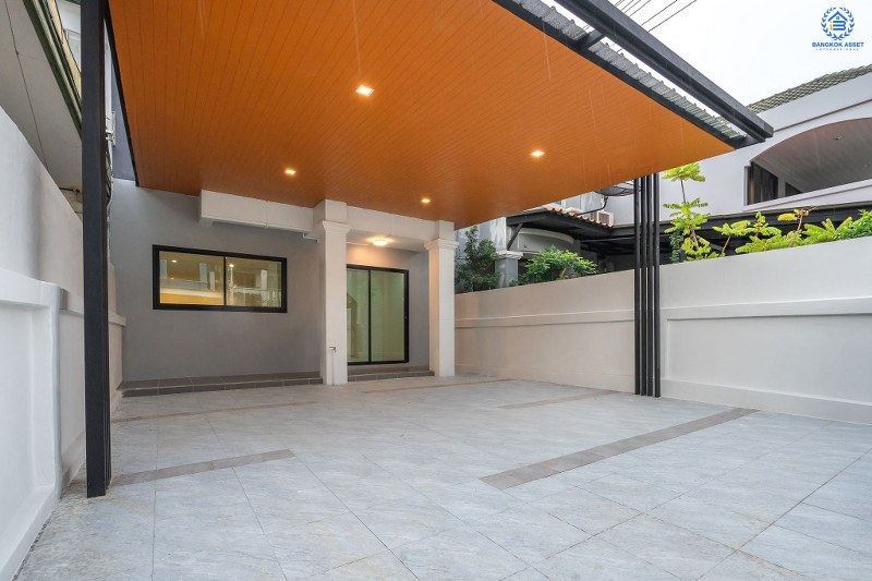 บ้านมือสองตกแต่งใหม่ใจกลางเมือง! ม.บ้านสวนทิปโก้ รัชดา-ประชาชื่น (ใกล้แยกประชานุกูล) เนื้อที่ 24.9 ตร.ว. เหนือกว่ากับฟังก์ชั่น 3 ห้องนอน 2 ที่จอดรถ* (ประตูรั้ว 2 รางเลื่อน) บนทำเลดีที่สุด! ใกล้เดอะมอลล์งามวงศ์วาน , เซ็นทรัลลาดพร้าว เพียง 5 นาทีถึงจุดขึ้นทางด่วน "ศรีรัช"