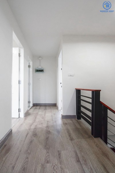 บ้านมือสองตกแต่งใหม่ใจกลางเมือง! ม.บ้านสวนทิปโก้ รัชดา-ประชาชื่น (ใกล้แยกประชานุกูล) เนื้อที่ 24.9 ตร.ว. เหนือกว่ากับฟังก์ชั่น 3 ห้องนอน 2 ที่จอดรถ* (ประตูรั้ว 2 รางเลื่อน) บนทำเลดีที่สุด! ใกล้เดอะมอลล์งามวงศ์วาน , เซ็นทรัลลาดพร้าว เพียง 5 นาทีถึงจุดขึ้นทางด่วน "ศรีรัช"