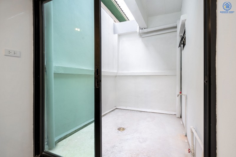 บ้านมือสองตกแต่งใหม่ใจกลางเมือง! ม.บ้านสวนทิปโก้ รัชดา-ประชาชื่น (ใกล้แยกประชานุกูล) เนื้อที่ 24.9 ตร.ว. เหนือกว่ากับฟังก์ชั่น 3 ห้องนอน 2 ที่จอดรถ* (ประตูรั้ว 2 รางเลื่อน) บนทำเลดีที่สุด! ใกล้เดอะมอลล์งามวงศ์วาน , เซ็นทรัลลาดพร้าว เพียง 5 นาทีถึงจุดขึ้นทางด่วน "ศรีรัช"