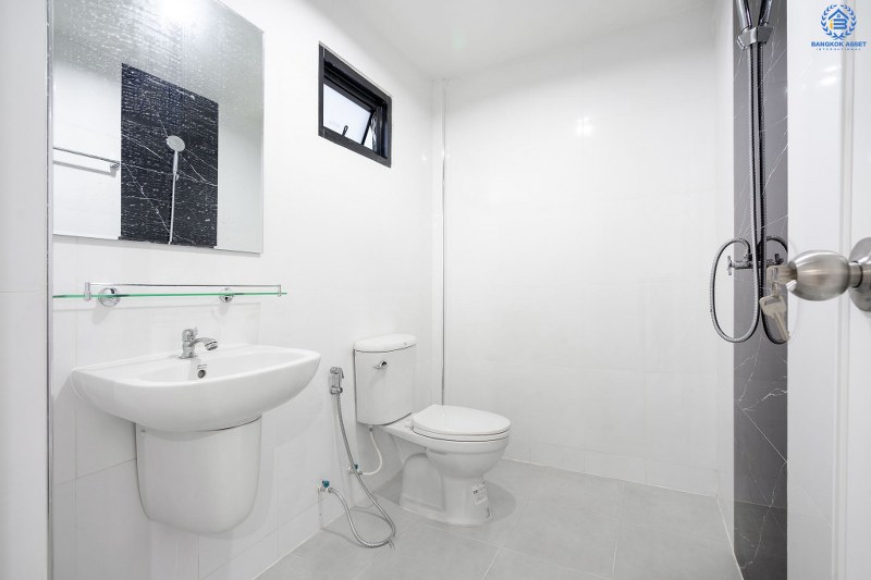 บ้านมือสองตกแต่งใหม่ใจกลางเมือง! ม.บ้านสวนทิปโก้ รัชดา-ประชาชื่น (ใกล้แยกประชานุกูล) เนื้อที่ 24.9 ตร.ว. เหนือกว่ากับฟังก์ชั่น 3 ห้องนอน 2 ที่จอดรถ* (ประตูรั้ว 2 รางเลื่อน) บนทำเลดีที่สุด! ใกล้เดอะมอลล์งามวงศ์วาน , เซ็นทรัลลาดพร้าว เพียง 5 นาทีถึงจุดขึ้นทางด่วน "ศรีรัช"