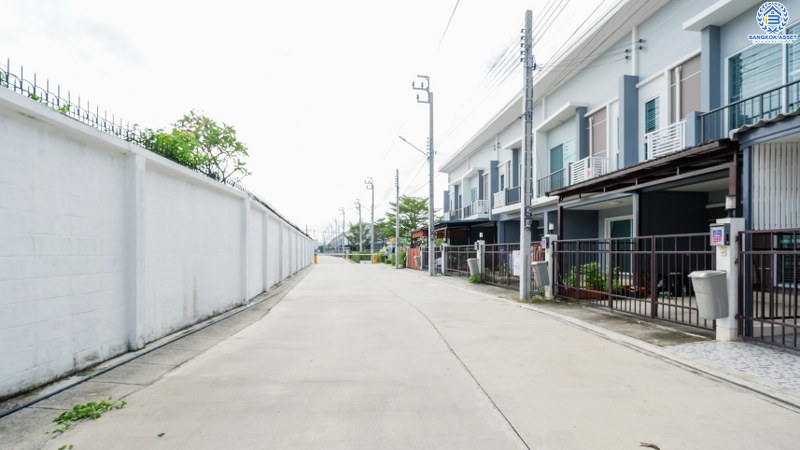 ทาวน์เฮ้าส์มือสองนนทบุรี ทำเลโซนเมือง! ม.ศุภาลัย พรีโม่ ทำเลพระราม5-นครอินทร์ หน้ากว้าง 6 เมตร จอดรถได้ 2 คัน* กับที่สุดของความคุ้ม! บ้านไม่เคยเข้าอยู่ พร้อมแถมเฟอร์ฯให้หมดทั้งหลัง!! หิ้วกระเป๋าเข้าอยู่ได้เลย บนทำเลที่เชื่อมต่อทุกการเดินทาง เข้า-ออกได้ 2 เส้นทาง ใกล้สะพานพระราม5 และมหาเจษฎาบดินทร์ฯ เพียง 3 นาที*