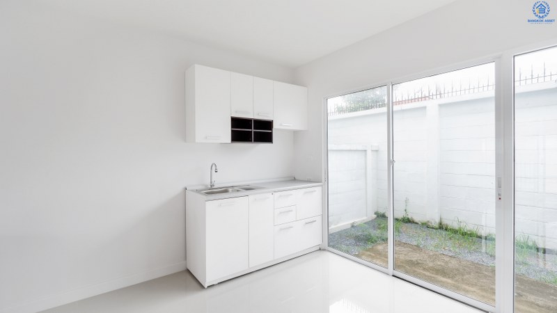 ทาวน์เฮ้าส์มือสองนนทบุรี ทำเลโซนเมือง! ม.ศุภาลัย พรีโม่ ทำเลพระราม5-นครอินทร์ หน้ากว้าง 6 เมตร จอดรถได้ 2 คัน* กับที่สุดของความคุ้ม! บ้านไม่เคยเข้าอยู่ พร้อมแถมเฟอร์ฯให้หมดทั้งหลัง!! หิ้วกระเป๋าเข้าอยู่ได้เลย บนทำเลที่เชื่อมต่อทุกการเดินทาง เข้า-ออกได้ 2 เส้นทาง ใกล้สะพานพระราม5 และมหาเจษฎาบดินทร์ฯ เพียง 3 นาที*