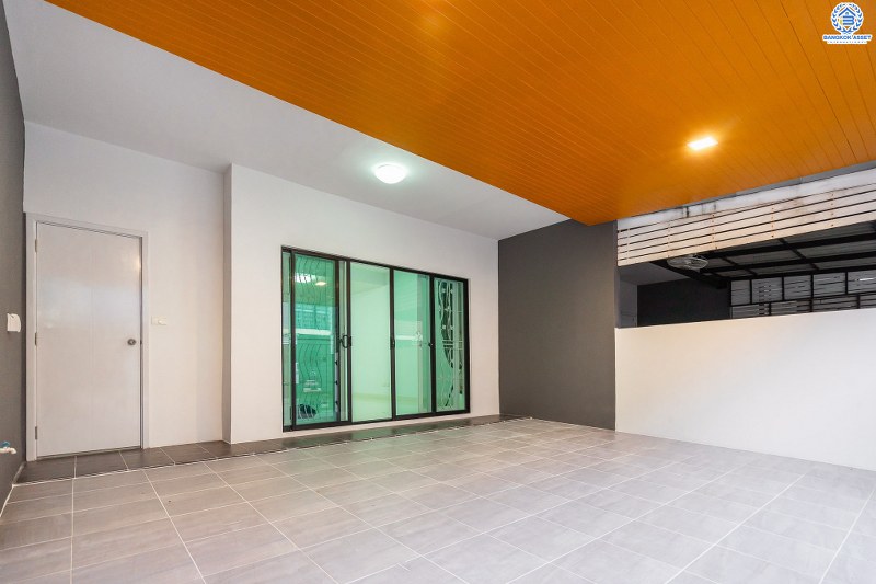 บ้านมือสองตกแต่งใหม่ ทำเลโซนเมือง! ม.เดอะคอนเนคอัพ3 ทำเลรัตนาธิเบศร์17 โครงการแบรนด์พฤกษา เนื้อที่ 19.3 ตร.ว. ฟังก์ชั่น 3 นอน 3 น้ำ จอดรถได้ 2 คัน* บนทำเลศักยภาพ เชื่อมต่อทุกการเดินทาง เข้า-ออกได้หลายเส้นทาง ห่างจากรถไฟฟ้า(แยกนนทบุรี) เพียง 700 ม. เพียง 5 นาที ถึงทางด่วนงามวงศ์วาน