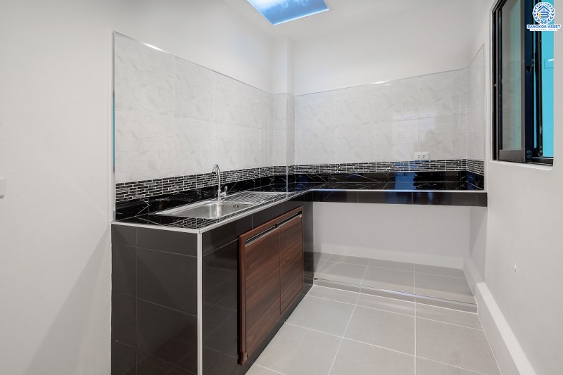 บ้านมือสองตกแต่งใหม่ ทำเลโซนเมือง! ม.เดอะคอนเนคอัพ3 ทำเลรัตนาธิเบศร์17 โครงการแบรนด์พฤกษา เนื้อที่ 19.3 ตร.ว. ฟังก์ชั่น 3 นอน 3 น้ำ จอดรถได้ 2 คัน* บนทำเลศักยภาพ เชื่อมต่อทุกการเดินทาง เข้า-ออกได้หลายเส้นทาง ห่างจากรถไฟฟ้า(แยกนนทบุรี) เพียง 700 ม. เพียง 5 นาที ถึงทางด่วนงามวงศ์วาน