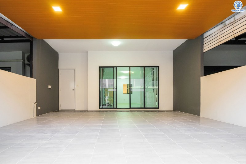 บ้านมือสองตกแต่งใหม่ ทำเลโซนเมือง! ม.เดอะคอนเนคอัพ3 ทำเลรัตนาธิเบศร์17 โครงการแบรนด์พฤกษา เนื้อที่ 19.3 ตร.ว. ฟังก์ชั่น 3 นอน 3 น้ำ จอดรถได้ 2 คัน* บนทำเลศักยภาพ เชื่อมต่อทุกการเดินทาง เข้า-ออกได้หลายเส้นทาง ห่างจากรถไฟฟ้า(แยกนนทบุรี) เพียง 700 ม. เพียง 5 นาที ถึงทางด่วนงามวงศ์วาน