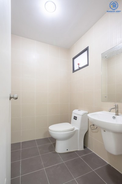 บ้านมือสองตกแต่งใหม่ ทำเลโซนเมือง! ม.เดอะคอนเนคอัพ3 ทำเลรัตนาธิเบศร์17 โครงการแบรนด์พฤกษา เนื้อที่ 19.3 ตร.ว. ฟังก์ชั่น 3 นอน 3 น้ำ จอดรถได้ 2 คัน* บนทำเลศักยภาพ เชื่อมต่อทุกการเดินทาง เข้า-ออกได้หลายเส้นทาง ห่างจากรถไฟฟ้า(แยกนนทบุรี) เพียง 700 ม. เพียง 5 นาที ถึงทางด่วนงามวงศ์วาน