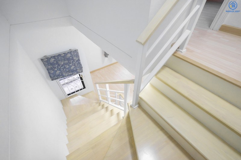 บ้านมือสองตกแต่งใหม่ ทำเลโซนเมือง! ม.เดอะคอนเนคอัพ3 ทำเลรัตนาธิเบศร์17 โครงการแบรนด์พฤกษา เนื้อที่ 19.3 ตร.ว. ฟังก์ชั่น 3 นอน 3 น้ำ จอดรถได้ 2 คัน* บนทำเลศักยภาพ เชื่อมต่อทุกการเดินทาง เข้า-ออกได้หลายเส้นทาง ห่างจากรถไฟฟ้า(แยกนนทบุรี) เพียง 700 ม. เพียง 5 นาที ถึงทางด่วนงามวงศ์วาน