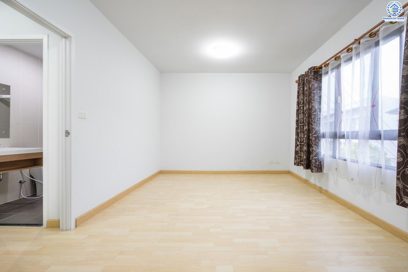 บ้านมือสองตกแต่งใหม่ ทำเลโซนเมือง! ม.เดอะคอนเนคอัพ3 ทำเลรัตนาธิเบศร์17 โครงการแบรนด์พฤกษา เนื้อที่ 19.3 ตร.ว. ฟังก์ชั่น 3 นอน 3 น้ำ จอดรถได้ 2 คัน* บนทำเลศักยภาพ เชื่อมต่อทุกการเดินทาง เข้า-ออกได้หลายเส้นทาง ห่างจากรถไฟฟ้า(แยกนนทบุรี) เพียง 700 ม. เพียง 5 นาที ถึงทางด่วนงามวงศ์วาน