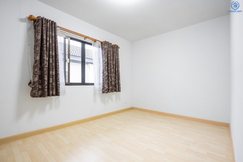 บ้านมือสองตกแต่งใหม่ ทำเลโซนเมือง! ม.เดอะคอนเนคอัพ3 ทำเลรัตนาธิเบศร์17 โครงการแบรนด์พฤกษา เนื้อที่ 19.3 ตร.ว. ฟังก์ชั่น 3 นอน 3 น้ำ จอดรถได้ 2 คัน* บนทำเลศักยภาพ เชื่อมต่อทุกการเดินทาง เข้า-ออกได้หลายเส้นทาง ห่างจากรถไฟฟ้า(แยกนนทบุรี) เพียง 700 ม. เพียง 5 นาที ถึงทางด่วนงามวงศ์วาน