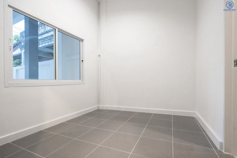 บ้านมือสองตกแต่งใหม่ ถนนเมน! ม.ทวีวัฒนา29 พุทธมณฑลสาย4 ใกล้ ม.มหิดล เพียง 5 นาที บ้านแฝดหลังใหญ่ คุ้มค่าด้วยวัสดุพรีเมี่ยมแบบบ้านเดี่ยว เนื้อที่ 41 ตร.ว. พื้นที่ใช้สอยกว่า 200 ตร.ม. ฟังก์ชั่น 4 นอน 3 น้ำ 2 ที่จอดรถ โลเคชั่นดีที่สุด! เดินทางสะดวก เชื่อมต่อถนนหลายสาย ใกล้เซ็นทรัลศาลายา