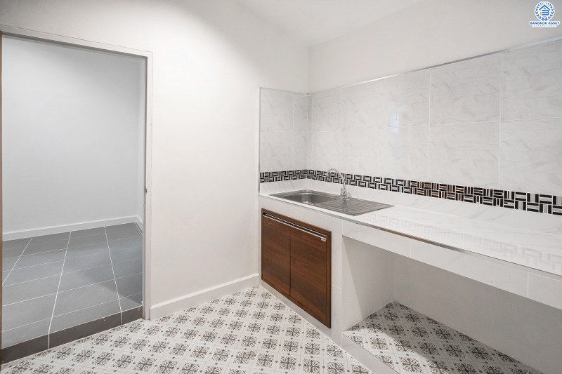 บ้านมือสองตกแต่งใหม่ ถนนเมน! ม.ทวีวัฒนา29 พุทธมณฑลสาย4 ใกล้ ม.มหิดล เพียง 5 นาที บ้านแฝดหลังใหญ่ คุ้มค่าด้วยวัสดุพรีเมี่ยมแบบบ้านเดี่ยว เนื้อที่ 41 ตร.ว. พื้นที่ใช้สอยกว่า 200 ตร.ม. ฟังก์ชั่น 4 นอน 3 น้ำ 2 ที่จอดรถ โลเคชั่นดีที่สุด! เดินทางสะดวก เชื่อมต่อถนนหลายสาย ใกล้เซ็นทรัลศาลายา