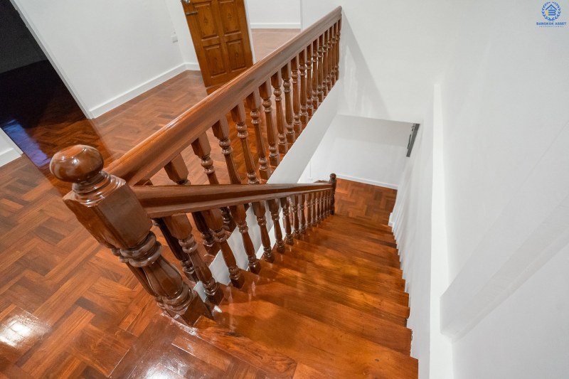 บ้านมือสองตกแต่งใหม่ ถนนเมน! ม.ทวีวัฒนา29 พุทธมณฑลสาย4 ใกล้ ม.มหิดล เพียง 5 นาที บ้านแฝดหลังใหญ่ คุ้มค่าด้วยวัสดุพรีเมี่ยมแบบบ้านเดี่ยว เนื้อที่ 41 ตร.ว. พื้นที่ใช้สอยกว่า 200 ตร.ม. ฟังก์ชั่น 4 นอน 3 น้ำ 2 ที่จอดรถ โลเคชั่นดีที่สุด! เดินทางสะดวก เชื่อมต่อถนนหลายสาย ใกล้เซ็นทรัลศาลายา