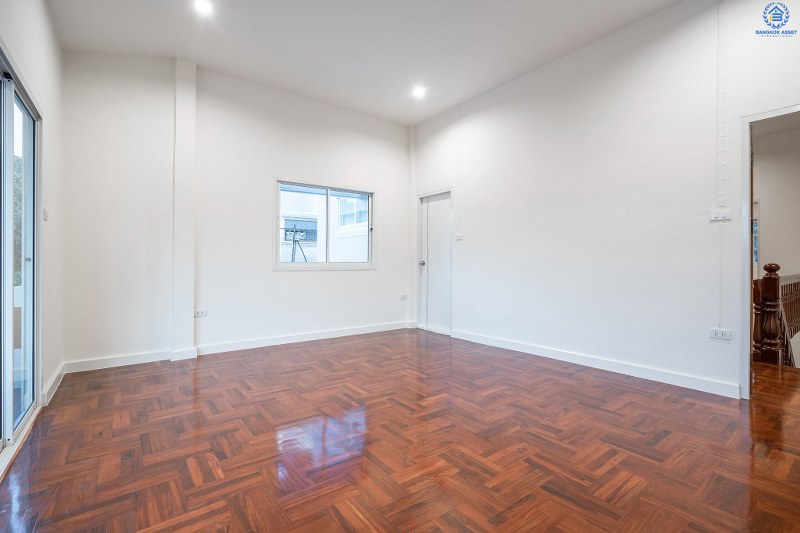 บ้านมือสองตกแต่งใหม่ ถนนเมน! ม.ทวีวัฒนา29 พุทธมณฑลสาย4 ใกล้ ม.มหิดล เพียง 5 นาที บ้านแฝดหลังใหญ่ คุ้มค่าด้วยวัสดุพรีเมี่ยมแบบบ้านเดี่ยว เนื้อที่ 41 ตร.ว. พื้นที่ใช้สอยกว่า 200 ตร.ม. ฟังก์ชั่น 4 นอน 3 น้ำ 2 ที่จอดรถ โลเคชั่นดีที่สุด! เดินทางสะดวก เชื่อมต่อถนนหลายสาย ใกล้เซ็นทรัลศาลายา