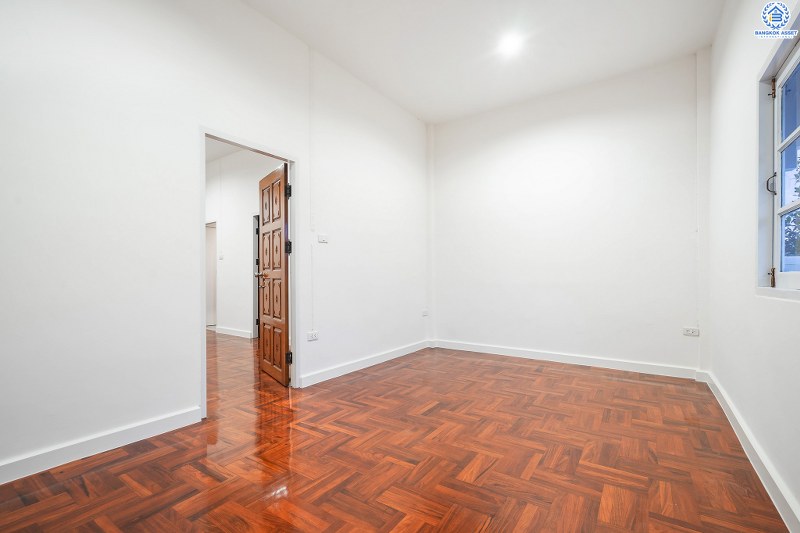 บ้านมือสองตกแต่งใหม่ ถนนเมน! ม.ทวีวัฒนา29 พุทธมณฑลสาย4 ใกล้ ม.มหิดล เพียง 5 นาที บ้านแฝดหลังใหญ่ คุ้มค่าด้วยวัสดุพรีเมี่ยมแบบบ้านเดี่ยว เนื้อที่ 41 ตร.ว. พื้นที่ใช้สอยกว่า 200 ตร.ม. ฟังก์ชั่น 4 นอน 3 น้ำ 2 ที่จอดรถ โลเคชั่นดีที่สุด! เดินทางสะดวก เชื่อมต่อถนนหลายสาย ใกล้เซ็นทรัลศาลายา