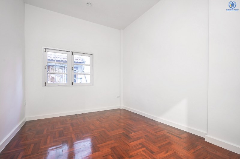 บ้านมือสองตกแต่งใหม่ ถนนเมน! ม.ทวีวัฒนา29 พุทธมณฑลสาย4 ใกล้ ม.มหิดล เพียง 5 นาที บ้านแฝดหลังใหญ่ คุ้มค่าด้วยวัสดุพรีเมี่ยมแบบบ้านเดี่ยว เนื้อที่ 41 ตร.ว. พื้นที่ใช้สอยกว่า 200 ตร.ม. ฟังก์ชั่น 4 นอน 3 น้ำ 2 ที่จอดรถ โลเคชั่นดีที่สุด! เดินทางสะดวก เชื่อมต่อถนนหลายสาย ใกล้เซ็นทรัลศาลายา