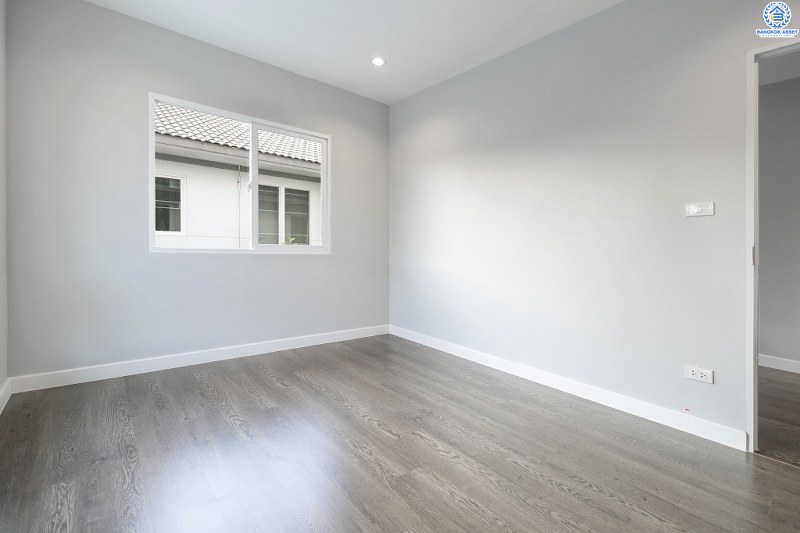 บ้านมือสองตกแต่งใหม่ ห้องมุม! ม.ชัยพฤกษ์ บางใหญ่-เซ็นทรัลเวสต์เกต (เนื้อที่ 53.9 ตร.ว.) บ้านหลังใหญ่ พร้อมอยู่ ดีไซน์ไมเดิร์น โครงการคุณภาพแบรนด์ L&H ฟังก์ชั่นครบ 3 ห้องนอน 3 ห้องน้ำ 2 ที่จอดรถ พร้อมบิ้วอินท์ครัวเคาน์เตอร์ขนาดใหญ่  บนทำเลศักยภาพ เดินทางสะดวก เพียง 5 นาทีถึงเซ็นทรัลเวสต์เกต ใกล้รถไฟฟ้าสถานี "คลองบางไผ่"