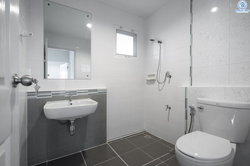 บ้านมือสองตกแต่งใหม่ ห้องมุม! ม.ชัยพฤกษ์ บางใหญ่-เซ็นทรัลเวสต์เกต (เนื้อที่ 53.9 ตร.ว.) บ้านหลังใหญ่ พร้อมอยู่ ดีไซน์ไมเดิร์น โครงการคุณภาพแบรนด์ L&H ฟังก์ชั่นครบ 3 ห้องนอน 3 ห้องน้ำ 2 ที่จอดรถ พร้อมบิ้วอินท์ครัวเคาน์เตอร์ขนาดใหญ่  บนทำเลศักยภาพ เดินทางสะดวก เพียง 5 นาทีถึงเซ็นทรัลเวสต์เกต ใกล้รถไฟฟ้าสถานี "คลองบางไผ่"