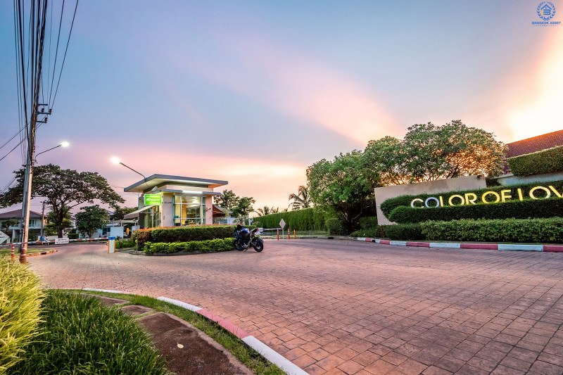 บ้านมือสองตกแต่งใหม่ ห้องมุม! ม.ชัยพฤกษ์ บางใหญ่-เซ็นทรัลเวสต์เกต (เนื้อที่ 53.9 ตร.ว.) บ้านหลังใหญ่ พร้อมอยู่ ดีไซน์ไมเดิร์น โครงการคุณภาพแบรนด์ L&H ฟังก์ชั่นครบ 3 ห้องนอน 3 ห้องน้ำ 2 ที่จอดรถ พร้อมบิ้วอินท์ครัวเคาน์เตอร์ขนาดใหญ่  บนทำเลศักยภาพ เดินทางสะดวก เพียง 5 นาทีถึงเซ็นทรัลเวสต์เกต ใกล้รถไฟฟ้าสถานี "คลองบางไผ่"