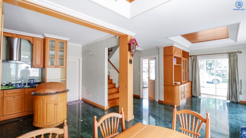 บ้านเดี่ยวมือสอง เนื้อที่ 65.6 ตร.ว. ม.ชวนชื่น ลาดพร้าว-รามอินทรา (ซ.สุคนธ์สวัสดิ์34) หลังใหญ่พร้อมอยู่ พื้นที่ใช้สอยเกือบ 200 ตร.ม. ฟังก์ชั่นครบ! มีเฟอร์ฯบิ้วอินท์ทั้งหลัง , แอร์ 6 เครื่อง , ประตูหน้าบ้านรีโมท พร้อมระบบน้ำร้อน-เย็นฝังภายในทั้งบ้าน กับสุดยอดทำเล! ใจกลางห้างฯชั้นนำทั้ง The Walk , เซ็นทรัลเฟสติวัล อีสต์วิลล์ , Crystal Veranda ,CDC ฯลฯ ใกล้จุดขึ้นทางด่วน"ฉลองรัช"