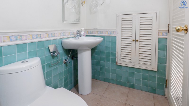 บ้านเดี่ยวมือสอง เนื้อที่ 65.6 ตร.ว. ม.ชวนชื่น ลาดพร้าว-รามอินทรา (ซ.สุคนธ์สวัสดิ์34) หลังใหญ่พร้อมอยู่ พื้นที่ใช้สอยเกือบ 200 ตร.ม. ฟังก์ชั่นครบ! มีเฟอร์ฯบิ้วอินท์ทั้งหลัง , แอร์ 6 เครื่อง , ประตูหน้าบ้านรีโมท พร้อมระบบน้ำร้อน-เย็นฝังภายในทั้งบ้าน กับสุดยอดทำเล! ใจกลางห้างฯชั้นนำทั้ง The Walk , เซ็นทรัลเฟสติวัล อีสต์วิลล์ , Crystal Veranda ,CDC ฯลฯ ใกล้จุดขึ้นทางด่วน"ฉลองรัช"