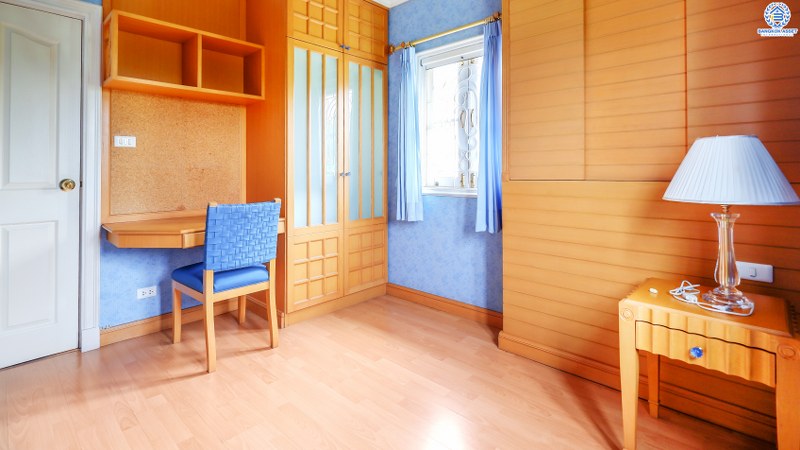 บ้านเดี่ยวมือสอง เนื้อที่ 65.6 ตร.ว. ม.ชวนชื่น ลาดพร้าว-รามอินทรา (ซ.สุคนธ์สวัสดิ์34) หลังใหญ่พร้อมอยู่ พื้นที่ใช้สอยเกือบ 200 ตร.ม. ฟังก์ชั่นครบ! มีเฟอร์ฯบิ้วอินท์ทั้งหลัง , แอร์ 6 เครื่อง , ประตูหน้าบ้านรีโมท พร้อมระบบน้ำร้อน-เย็นฝังภายในทั้งบ้าน กับสุดยอดทำเล! ใจกลางห้างฯชั้นนำทั้ง The Walk , เซ็นทรัลเฟสติวัล อีสต์วิลล์ , Crystal Veranda ,CDC ฯลฯ ใกล้จุดขึ้นทางด่วน"ฉลองรัช"