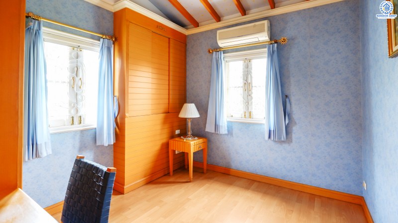 บ้านเดี่ยวมือสอง เนื้อที่ 65.6 ตร.ว. ม.ชวนชื่น ลาดพร้าว-รามอินทรา (ซ.สุคนธ์สวัสดิ์34) หลังใหญ่พร้อมอยู่ พื้นที่ใช้สอยเกือบ 200 ตร.ม. ฟังก์ชั่นครบ! มีเฟอร์ฯบิ้วอินท์ทั้งหลัง , แอร์ 6 เครื่อง , ประตูหน้าบ้านรีโมท พร้อมระบบน้ำร้อน-เย็นฝังภายในทั้งบ้าน กับสุดยอดทำเล! ใจกลางห้างฯชั้นนำทั้ง The Walk , เซ็นทรัลเฟสติวัล อีสต์วิลล์ , Crystal Veranda ,CDC ฯลฯ ใกล้จุดขึ้นทางด่วน"ฉลองรัช"