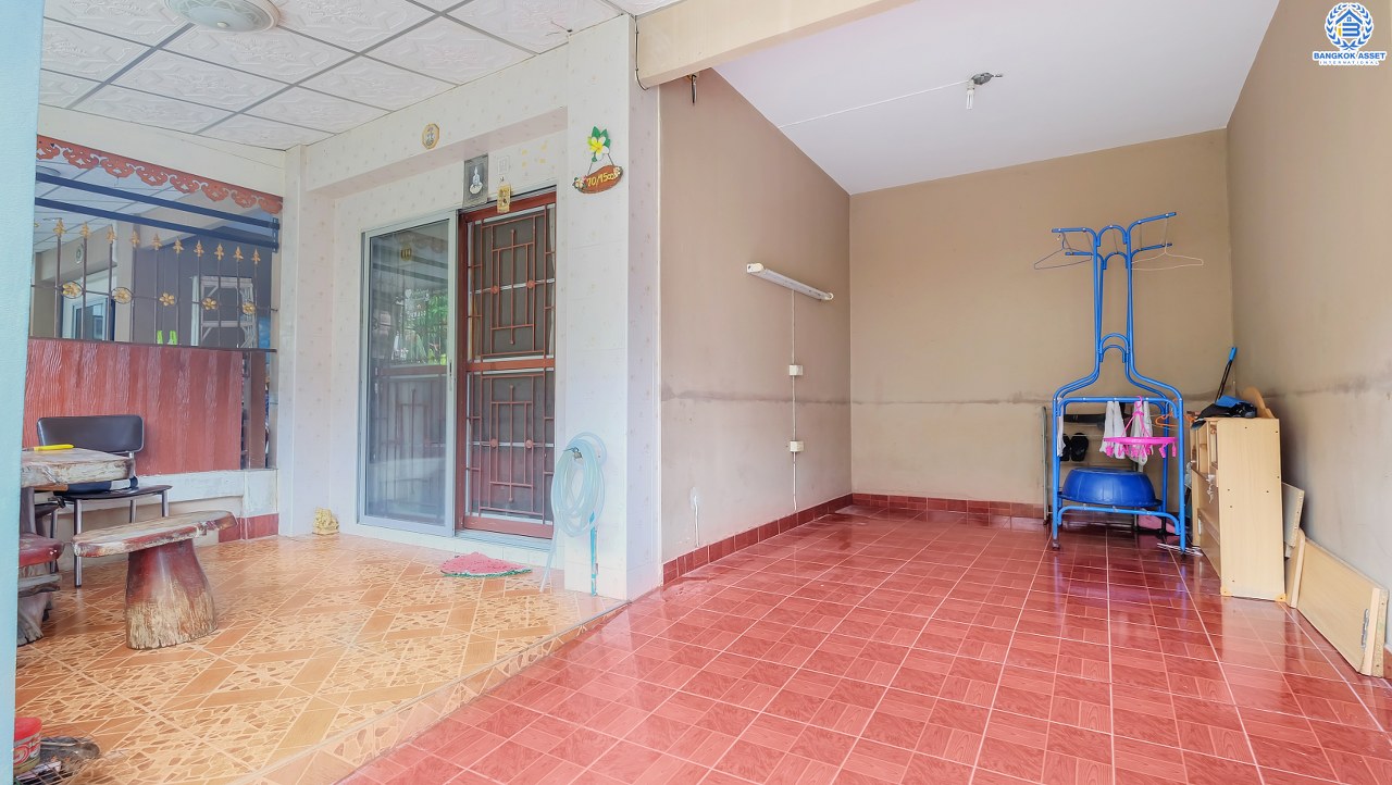 ทาวน์เฮ้าส์มือสองนนทบุรี ม.พฤกษา 39 บางใหญ่-กาญจนาฯ (ซ.แก้วอินทร์) บ้านพร้อมอยู่ เนื้อที่ 16 ตร.ว. ฟังก์ชั่น 3 ห้องนอน 2 ห้องน้ำ บนทำเลสุดสะดวกสบาย เดินทางง่าย เพียง 10 นาที ถึงเซ็นทรัลเวสต์เกต ใกล้รถไฟฟ้าสถานี "ตลาดบางใหญ่" และจุดขึ้นทางด่วนศรีรัช สุดคุ้ม! ราคาเพียงล้านต้นๆ เท่านั้น ....จองด่วน!