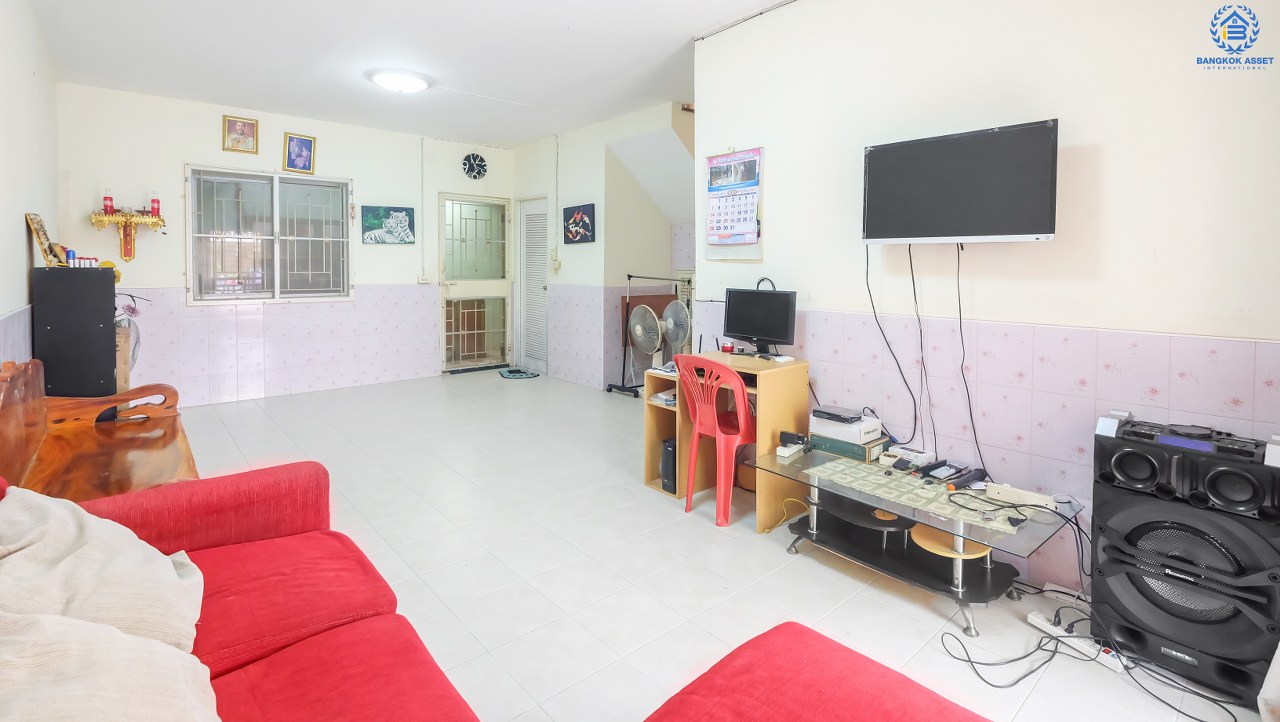 ทาวน์เฮ้าส์มือสองนนทบุรี ม.พฤกษา 39 บางใหญ่-กาญจนาฯ (ซ.แก้วอินทร์) บ้านพร้อมอยู่ เนื้อที่ 16 ตร.ว. ฟังก์ชั่น 3 ห้องนอน 2 ห้องน้ำ บนทำเลสุดสะดวกสบาย เดินทางง่าย เพียง 10 นาที ถึงเซ็นทรัลเวสต์เกต ใกล้รถไฟฟ้าสถานี "ตลาดบางใหญ่" และจุดขึ้นทางด่วนศรีรัช สุดคุ้ม! ราคาเพียงล้านต้นๆ เท่านั้น ....จองด่วน!