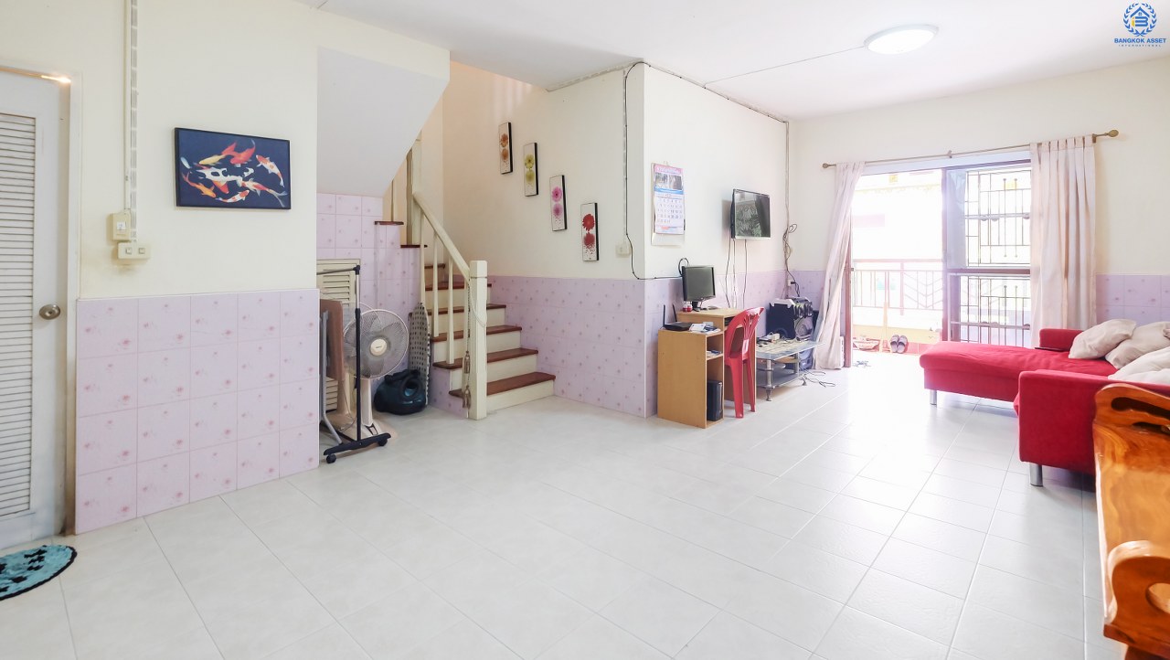 ทาวน์เฮ้าส์มือสองนนทบุรี ม.พฤกษา 39 บางใหญ่-กาญจนาฯ (ซ.แก้วอินทร์) บ้านพร้อมอยู่ เนื้อที่ 16 ตร.ว. ฟังก์ชั่น 3 ห้องนอน 2 ห้องน้ำ บนทำเลสุดสะดวกสบาย เดินทางง่าย เพียง 10 นาที ถึงเซ็นทรัลเวสต์เกต ใกล้รถไฟฟ้าสถานี "ตลาดบางใหญ่" และจุดขึ้นทางด่วนศรีรัช สุดคุ้ม! ราคาเพียงล้านต้นๆ เท่านั้น ....จองด่วน!