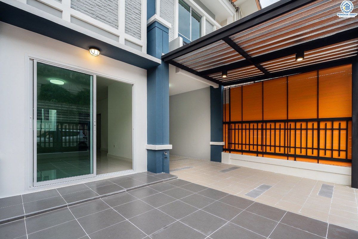 บ้านมือสองตกแต่งใหม่ ม.พฤกษาวิลล์19 ปิ่นเกล้า-วงแหวน บ้านพร้อมอยู่ เนื้อที่ 18.1 ตร.ว. ฟังก์ชั่นครบ ดีไซน์ตอบโจทย์ผู้อยู่อาศัยจริง 3 นอน 2 น้ำ มีครัวเคาน์เตอร์+ที่จอดรถส่วนตัว พื้นที่ใช้สอยที่กว้างขวาง ตั้งอยู่บนทำเลเดินทางสะดวก เชื่อมต่อสู่ตัวเมืองด้วย ถ.กาญจนาภิเษก ใกล้เซ็นทรัลเวสต์เกต รถไฟฟ้า และจุดขึ้นทางด่วน "ศรีรัช"