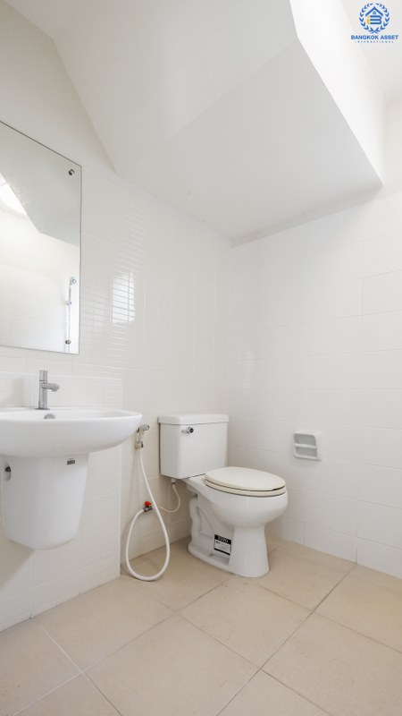 บ้านเดี่ยวมือสองนนทบุรี ทำเลโซนเมือง! ม.ชัยพฤกษ์ ราชพฤกษ์-วงเวียนพระราม5 คุณภาพแบรนด์ L&H หลังใหญ่ พร้อมอยู่ เนื้อที่ 62.9 ตร.ว. ฟังก์ชั่น 3นอน 3น้ำ สามารถจอดรถได้ 3 คัน* หน้าโครงการติดกับวงเวียนพระรามห้า เชื่อมต่อหลากหลายเส้นทางได้อย่างรวดเร็ว ใกล้ The Walk , เดอะ คริสตัล เอสบี ราชพฤกษ์ , จุดขึ้นทางด่วนกาญจนาฯ และอื่นๆ อีกมากมาย