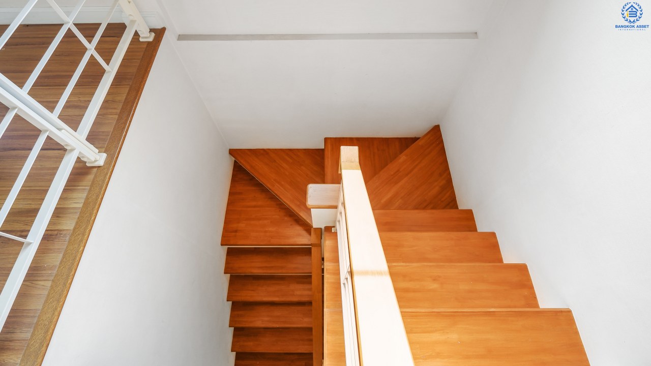 บ้านเดี่ยวมือสองนนทบุรี ทำเลโซนเมือง! ม.ชัยพฤกษ์ ราชพฤกษ์-วงเวียนพระราม5 คุณภาพแบรนด์ L&H หลังใหญ่ พร้อมอยู่ เนื้อที่ 62.9 ตร.ว. ฟังก์ชั่น 3นอน 3น้ำ สามารถจอดรถได้ 3 คัน* หน้าโครงการติดกับวงเวียนพระรามห้า เชื่อมต่อหลากหลายเส้นทางได้อย่างรวดเร็ว ใกล้ The Walk , เดอะ คริสตัล เอสบี ราชพฤกษ์ , จุดขึ้นทางด่วนกาญจนาฯ และอื่นๆ อีกมากมาย