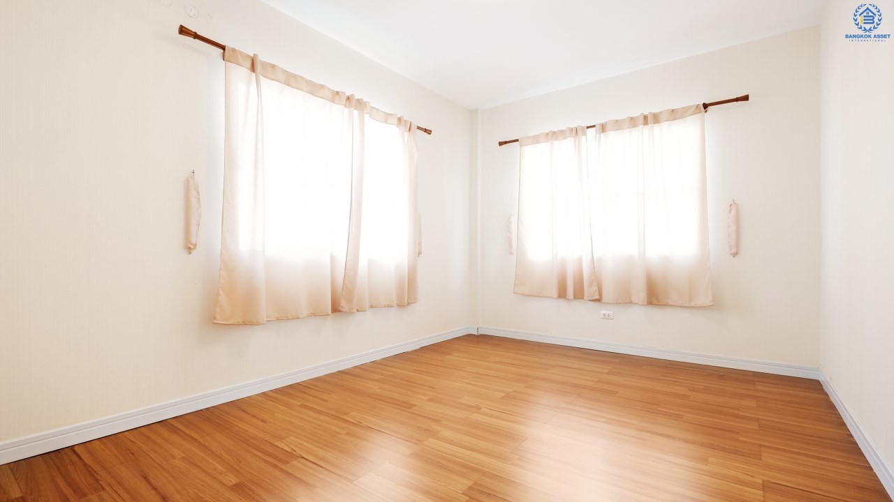 บ้านเดี่ยวมือสองนนทบุรี ทำเลโซนเมือง! ม.ชัยพฤกษ์ ราชพฤกษ์-วงเวียนพระราม5 คุณภาพแบรนด์ L&H หลังใหญ่ พร้อมอยู่ เนื้อที่ 62.9 ตร.ว. ฟังก์ชั่น 3นอน 3น้ำ สามารถจอดรถได้ 3 คัน* หน้าโครงการติดกับวงเวียนพระรามห้า เชื่อมต่อหลากหลายเส้นทางได้อย่างรวดเร็ว ใกล้ The Walk , เดอะ คริสตัล เอสบี ราชพฤกษ์ , จุดขึ้นทางด่วนกาญจนาฯ และอื่นๆ อีกมากมาย