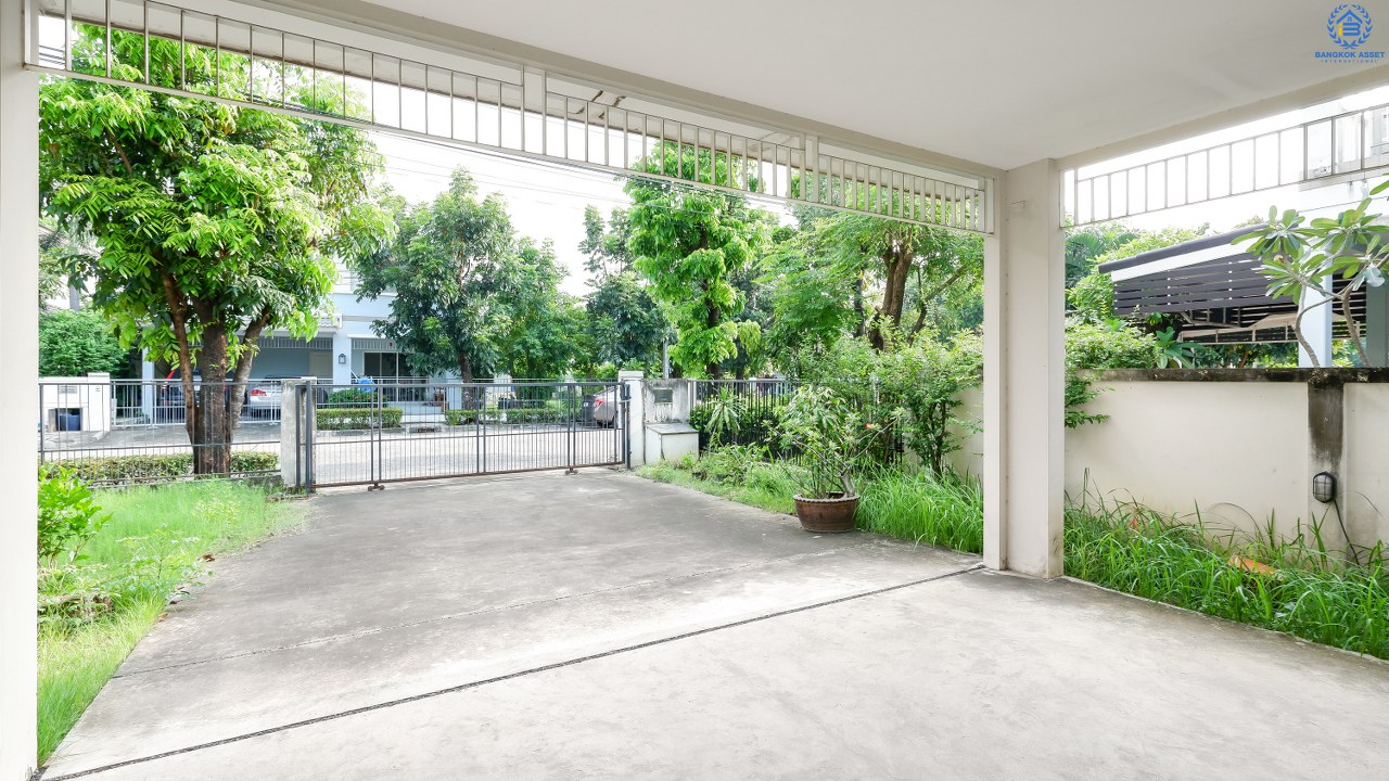 บ้านเดี่ยวมือสองนนทบุรี ทำเลโซนเมือง! ม.ชัยพฤกษ์ ราชพฤกษ์-วงเวียนพระราม5 คุณภาพแบรนด์ L&H หลังใหญ่ พร้อมอยู่ เนื้อที่ 62.9 ตร.ว. ฟังก์ชั่น 3นอน 3น้ำ สามารถจอดรถได้ 3 คัน* หน้าโครงการติดกับวงเวียนพระรามห้า เชื่อมต่อหลากหลายเส้นทางได้อย่างรวดเร็ว ใกล้ The Walk , เดอะ คริสตัล เอสบี ราชพฤกษ์ , จุดขึ้นทางด่วนกาญจนาฯ และอื่นๆ อีกมากมาย