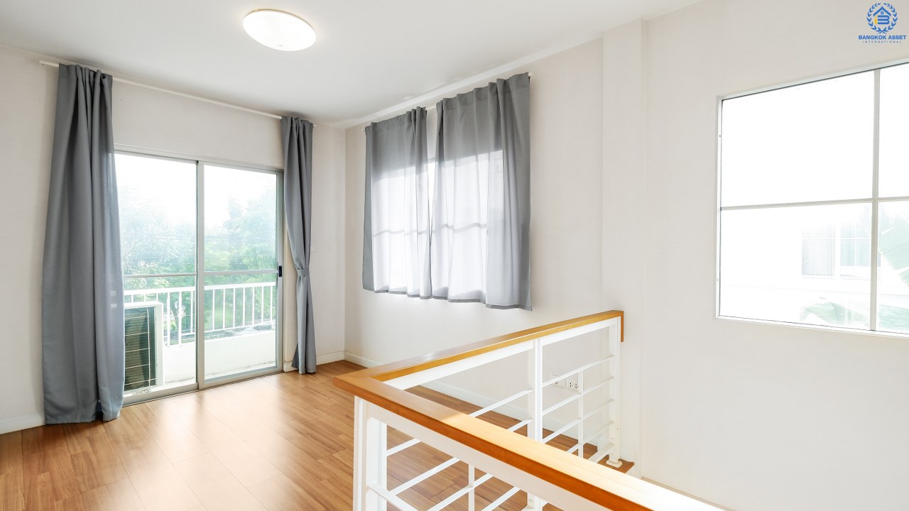 บ้านเดี่ยวมือสองนนทบุรี ทำเลโซนเมือง! ม.ชัยพฤกษ์ ราชพฤกษ์-วงเวียนพระราม5 คุณภาพแบรนด์ L&H หลังใหญ่ พร้อมอยู่ เนื้อที่ 62.9 ตร.ว. ฟังก์ชั่น 3นอน 3น้ำ สามารถจอดรถได้ 3 คัน* หน้าโครงการติดกับวงเวียนพระรามห้า เชื่อมต่อหลากหลายเส้นทางได้อย่างรวดเร็ว ใกล้ The Walk , เดอะ คริสตัล เอสบี ราชพฤกษ์ , จุดขึ้นทางด่วนกาญจนาฯ และอื่นๆ อีกมากมาย