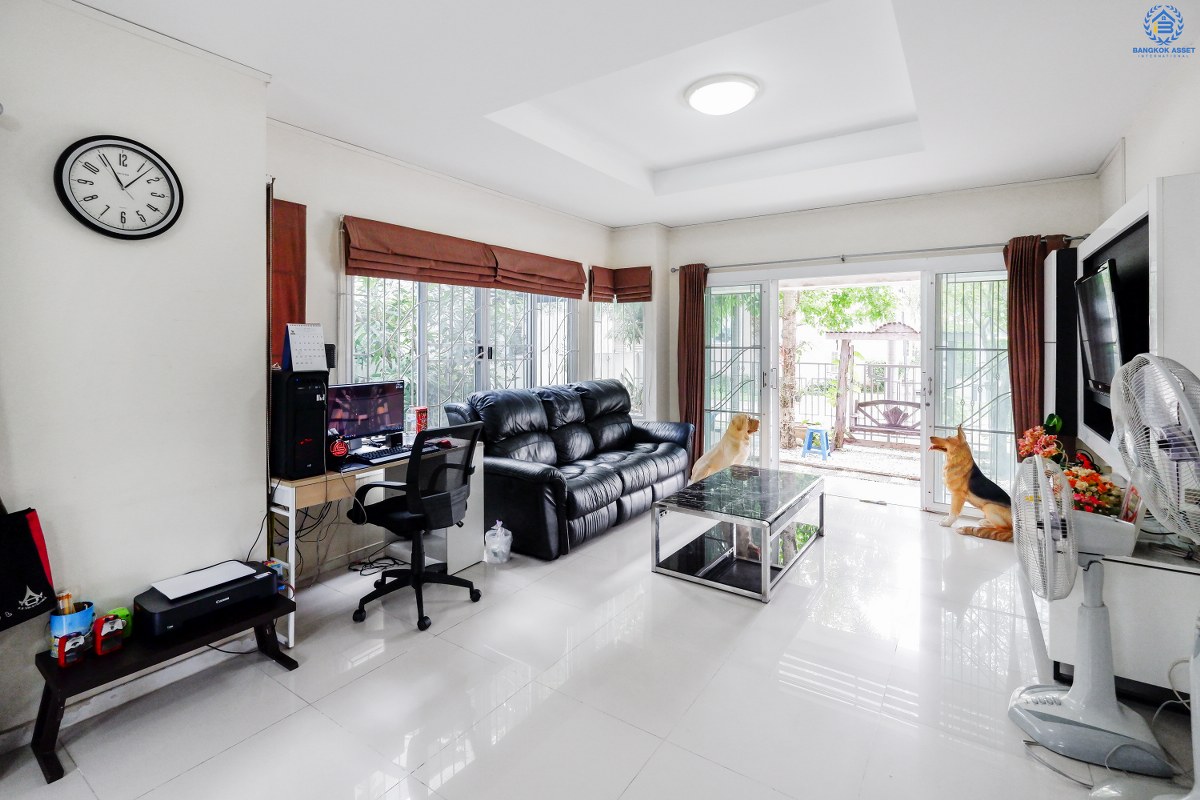 บ้านเดี่ยวมือสองนนทบุรี ม.วิลล่าการ์เด้นท์3 รัตนาธิเบศร์-ราชพฤกษ์ (เนื้อที่ 54 ตร.ว.) แปลงสวย ตรงข้ามสวน/คลับเฮ้าส์ หน้าบ้านไม่ชนใคร! ฟังก์ชั่น 3นอน 3น้ำ แถมแอร์ 4 เครื่อง , เฟอร์นิเจอร์ และเครื่องใช้ไฟฟ้าทั้งหลัง หิ้วกระเป๋าพร้อมเข้าอยู่ทันที! บนทำเลที่เชื่อมทุกความสะดวก เพียง 5 นาทีถึงรถไฟฟ้าสถานี "บางพลู"