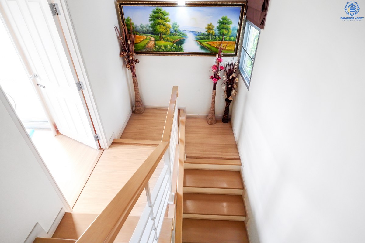 บ้านเดี่ยวมือสองนนทบุรี ม.วิลล่าการ์เด้นท์3 รัตนาธิเบศร์-ราชพฤกษ์ (เนื้อที่ 54 ตร.ว.) แปลงสวย ตรงข้ามสวน/คลับเฮ้าส์ หน้าบ้านไม่ชนใคร! ฟังก์ชั่น 3นอน 3น้ำ แถมแอร์ 4 เครื่อง , เฟอร์นิเจอร์ และเครื่องใช้ไฟฟ้าทั้งหลัง หิ้วกระเป๋าพร้อมเข้าอยู่ทันที! บนทำเลที่เชื่อมทุกความสะดวก เพียง 5 นาทีถึงรถไฟฟ้าสถานี "บางพลู"