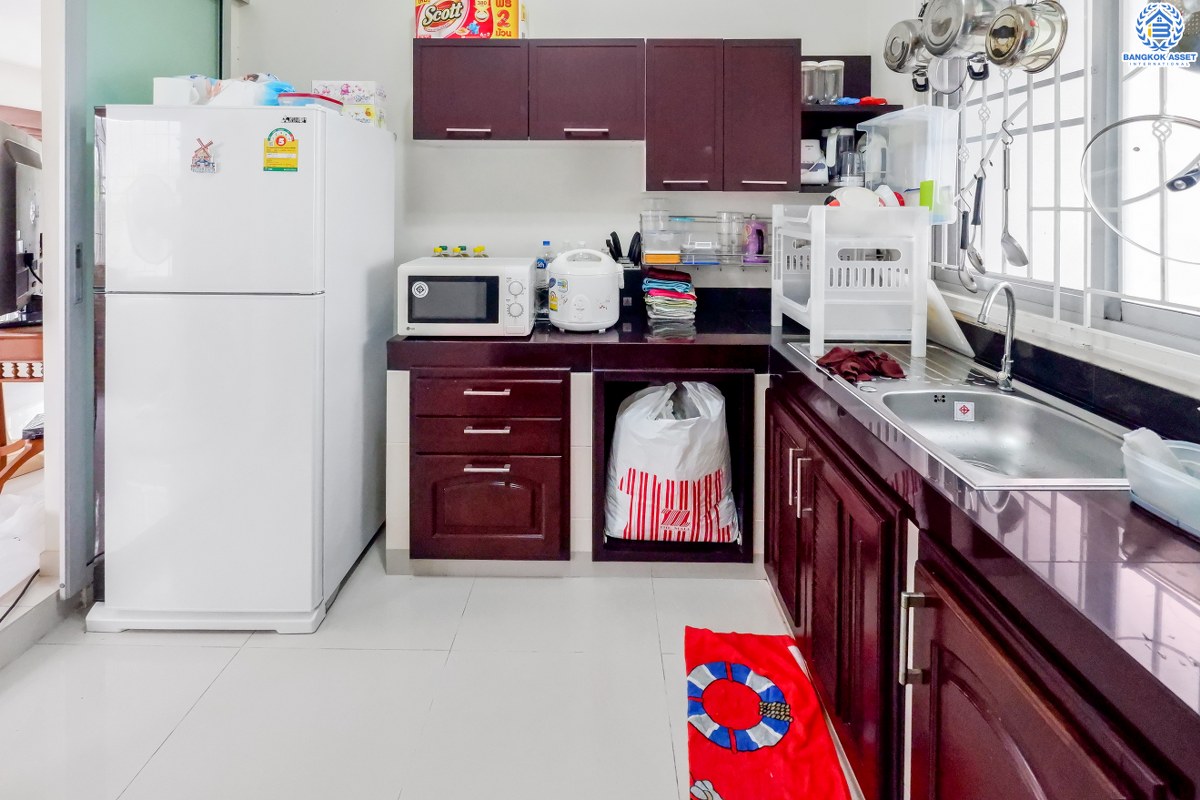 บ้านเดี่ยวมือสองนนทบุรี ม.วิลล่าการ์เด้นท์3 รัตนาธิเบศร์-ราชพฤกษ์ (เนื้อที่ 54 ตร.ว.) แปลงสวย ตรงข้ามสวน/คลับเฮ้าส์ หน้าบ้านไม่ชนใคร! ฟังก์ชั่น 3นอน 3น้ำ แถมแอร์ 4 เครื่อง , เฟอร์นิเจอร์ และเครื่องใช้ไฟฟ้าทั้งหลัง หิ้วกระเป๋าพร้อมเข้าอยู่ทันที! บนทำเลที่เชื่อมทุกความสะดวก เพียง 5 นาทีถึงรถไฟฟ้าสถานี "บางพลู"