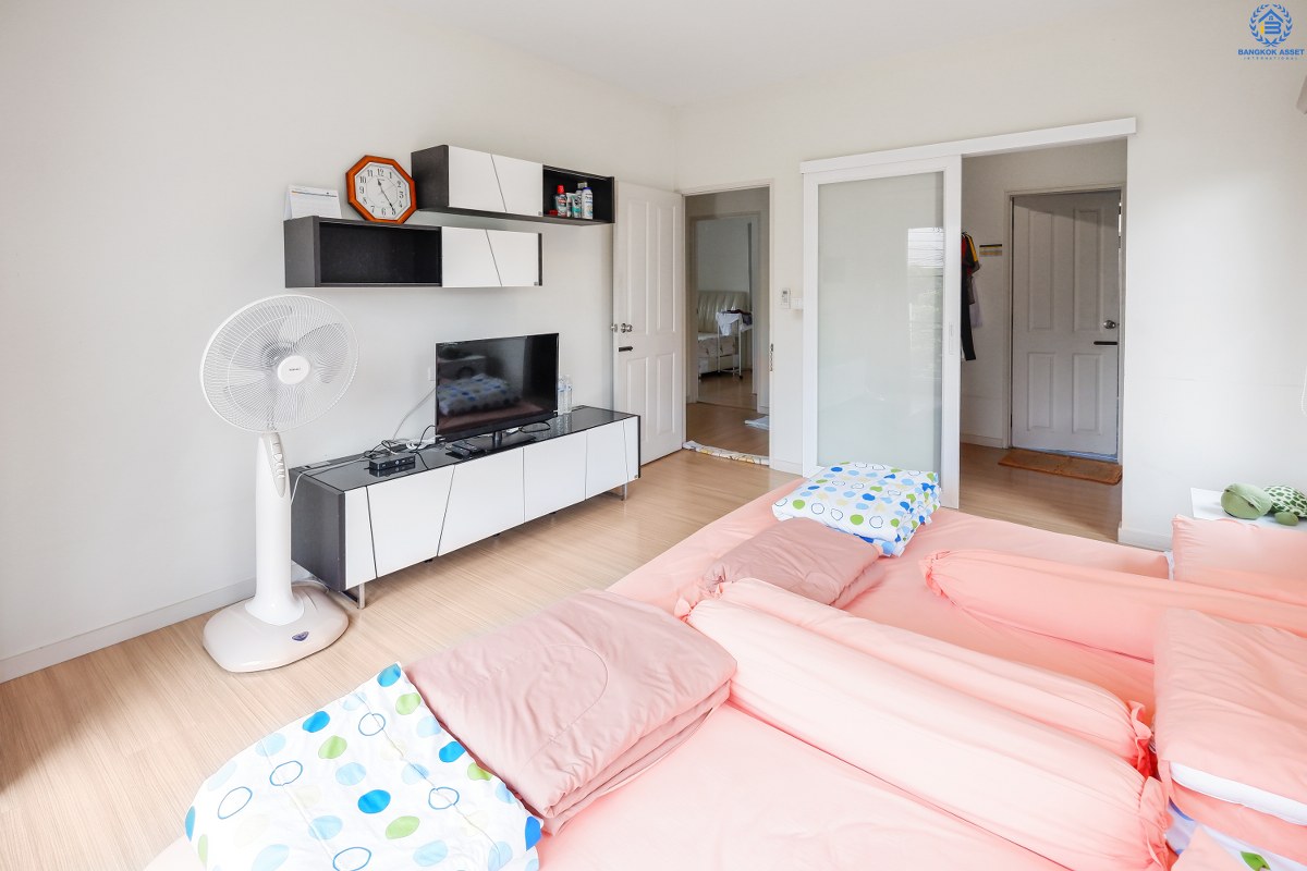 บ้านเดี่ยวมือสองนนทบุรี ม.วิลล่าการ์เด้นท์3 รัตนาธิเบศร์-ราชพฤกษ์ (เนื้อที่ 54 ตร.ว.) แปลงสวย ตรงข้ามสวน/คลับเฮ้าส์ หน้าบ้านไม่ชนใคร! ฟังก์ชั่น 3นอน 3น้ำ แถมแอร์ 4 เครื่อง , เฟอร์นิเจอร์ และเครื่องใช้ไฟฟ้าทั้งหลัง หิ้วกระเป๋าพร้อมเข้าอยู่ทันที! บนทำเลที่เชื่อมทุกความสะดวก เพียง 5 นาทีถึงรถไฟฟ้าสถานี "บางพลู"