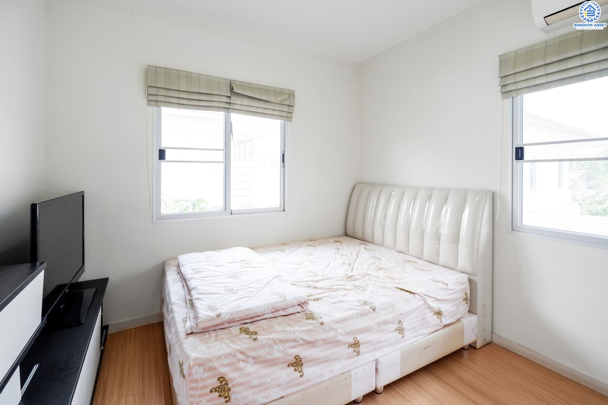 บ้านเดี่ยวมือสองนนทบุรี ม.วิลล่าการ์เด้นท์3 รัตนาธิเบศร์-ราชพฤกษ์ (เนื้อที่ 54 ตร.ว.) แปลงสวย ตรงข้ามสวน/คลับเฮ้าส์ หน้าบ้านไม่ชนใคร! ฟังก์ชั่น 3นอน 3น้ำ แถมแอร์ 4 เครื่อง , เฟอร์นิเจอร์ และเครื่องใช้ไฟฟ้าทั้งหลัง หิ้วกระเป๋าพร้อมเข้าอยู่ทันที! บนทำเลที่เชื่อมทุกความสะดวก เพียง 5 นาทีถึงรถไฟฟ้าสถานี "บางพลู"