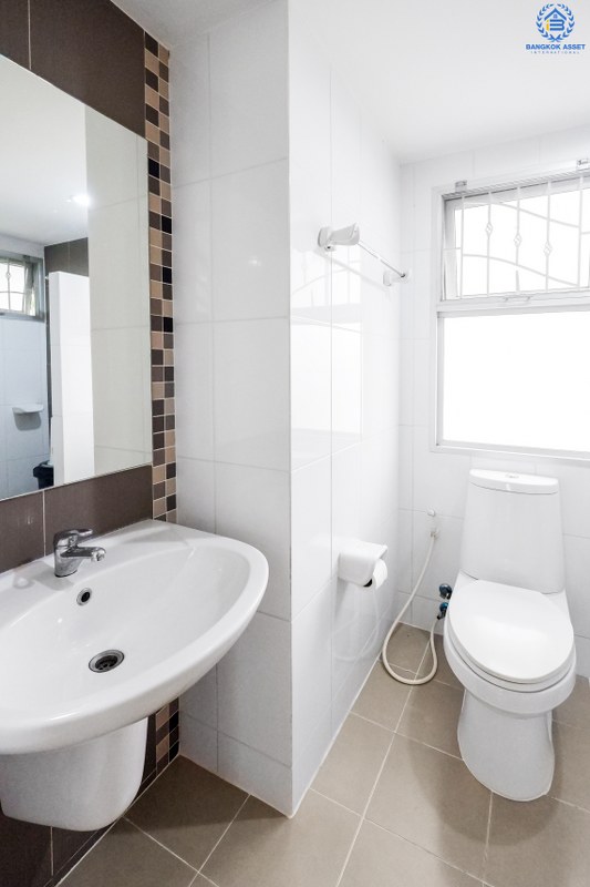 บ้านเดี่ยวมือสองนนทบุรี ม.วิลล่าการ์เด้นท์3 รัตนาธิเบศร์-ราชพฤกษ์ (เนื้อที่ 54 ตร.ว.) แปลงสวย ตรงข้ามสวน/คลับเฮ้าส์ หน้าบ้านไม่ชนใคร! ฟังก์ชั่น 3นอน 3น้ำ แถมแอร์ 4 เครื่อง , เฟอร์นิเจอร์ และเครื่องใช้ไฟฟ้าทั้งหลัง หิ้วกระเป๋าพร้อมเข้าอยู่ทันที! บนทำเลที่เชื่อมทุกความสะดวก เพียง 5 นาทีถึงรถไฟฟ้าสถานี "บางพลู"