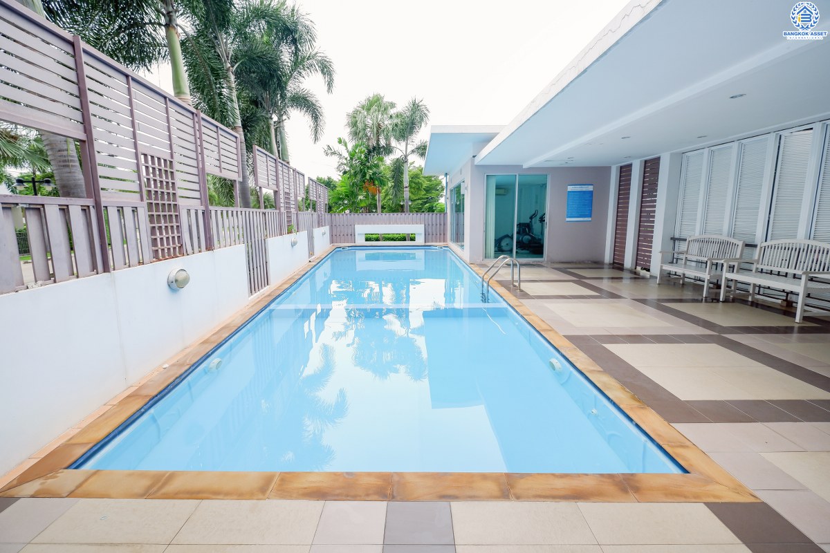 บ้านเดี่ยวมือสองนนทบุรี ม.วิลล่าการ์เด้นท์3 รัตนาธิเบศร์-ราชพฤกษ์ (เนื้อที่ 54 ตร.ว.) แปลงสวย ตรงข้ามสวน/คลับเฮ้าส์ หน้าบ้านไม่ชนใคร! ฟังก์ชั่น 3นอน 3น้ำ แถมแอร์ 4 เครื่อง , เฟอร์นิเจอร์ และเครื่องใช้ไฟฟ้าทั้งหลัง หิ้วกระเป๋าพร้อมเข้าอยู่ทันที! บนทำเลที่เชื่อมทุกความสะดวก เพียง 5 นาทีถึงรถไฟฟ้าสถานี "บางพลู"