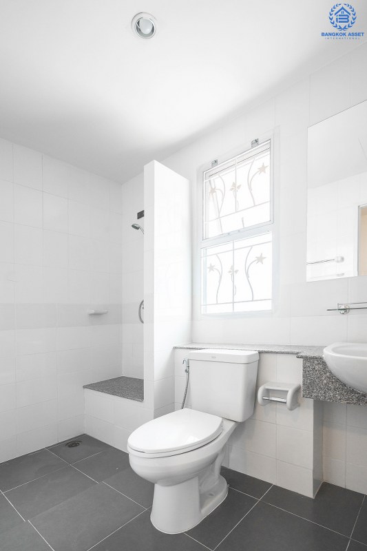 บ้านมือสองตกแต่งใหม่ ม.ศุภาลัยวิลล์ ปิ่นเกล้า-วงแหวน (ซ.วัดส้มเกลี้ยง) บ้านหลังใหญ่ เนื้อที่ 21 ตร.ว. ฟังก์ชั่น 3 ห้องนอน 2 ห้องน้ำ บนทำเลสุดสะดวก เข้า-ออกได้หลายเส้นทาง ใกล้เซ็นทรัลเวสต์เกต และจุดขึ้นทางด่วน "กาญจนาภิเษก"