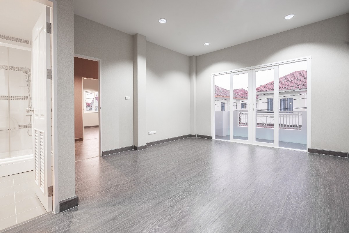 บ้านมือสองตกแต่งใหม่ ม.เพอร์เฟคเพลส ราชพฤกษ์-พระราม5 (เนื้อที่ 50.7 ตร.ว.) บ้านดีไซน์ทันสมัย หลังใหญ่พร้อมอยู่ ฟังก์ชั่น 3 ห้องนอน 3 ห้องน้ำ 2 ที่จอดรถ พร้อมพื้นที่ใช้สอยเกือบ 200 ตร.ม. กับที่สุดแห่งทำเลโซนเมือง ที่เชื่อมสู่หลายเส้นทาง หน้าโครงการติดถ.ราชพฤกษ์ เพียง 5 นาทีถึงวงเวียนพระรามห้า ใกล้รถไฟฟ้าสถานี "บางรักใหญ่" และห้างฯ ชั้นนำมากมาย